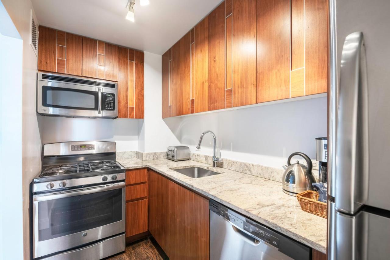 Apartment Ues 2br W Gym Doorman Balcony Stunning Roof Nyc-502 New York