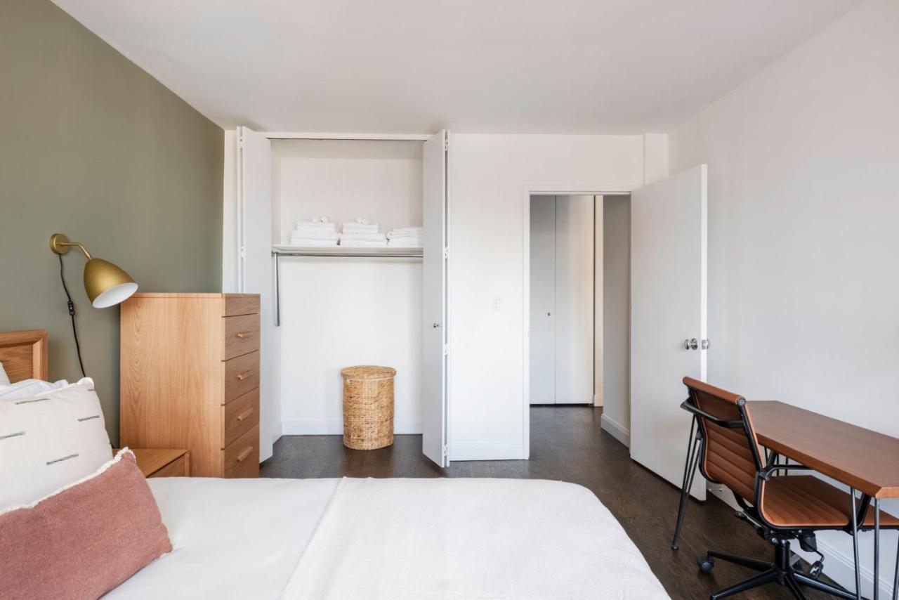 Ues 2br W Gym Doorman Balcony Stunning Roof Nyc-502